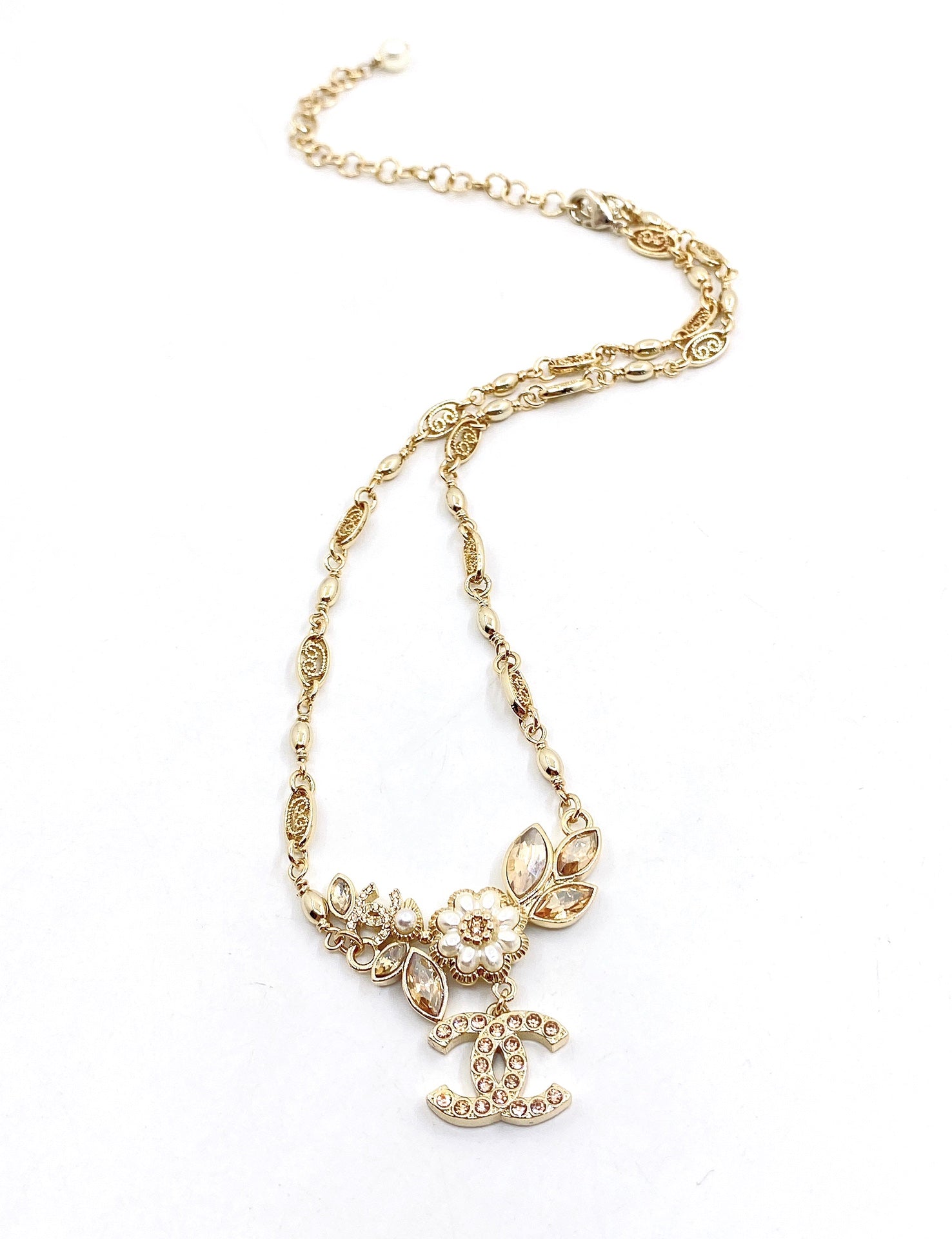 Chanel Flower Pendant 18K Gold Necklace