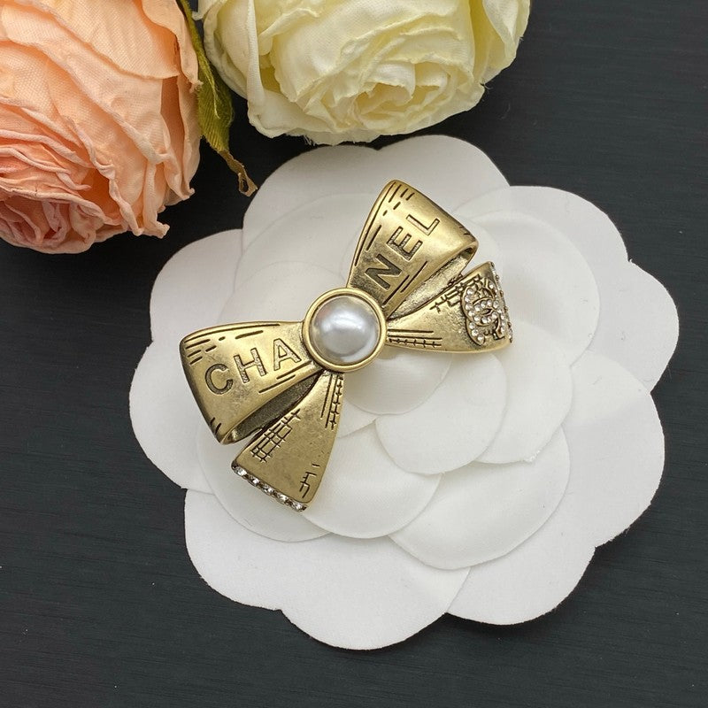 Chanel Bow Tie Pearl Gold 18K Gold Brooch