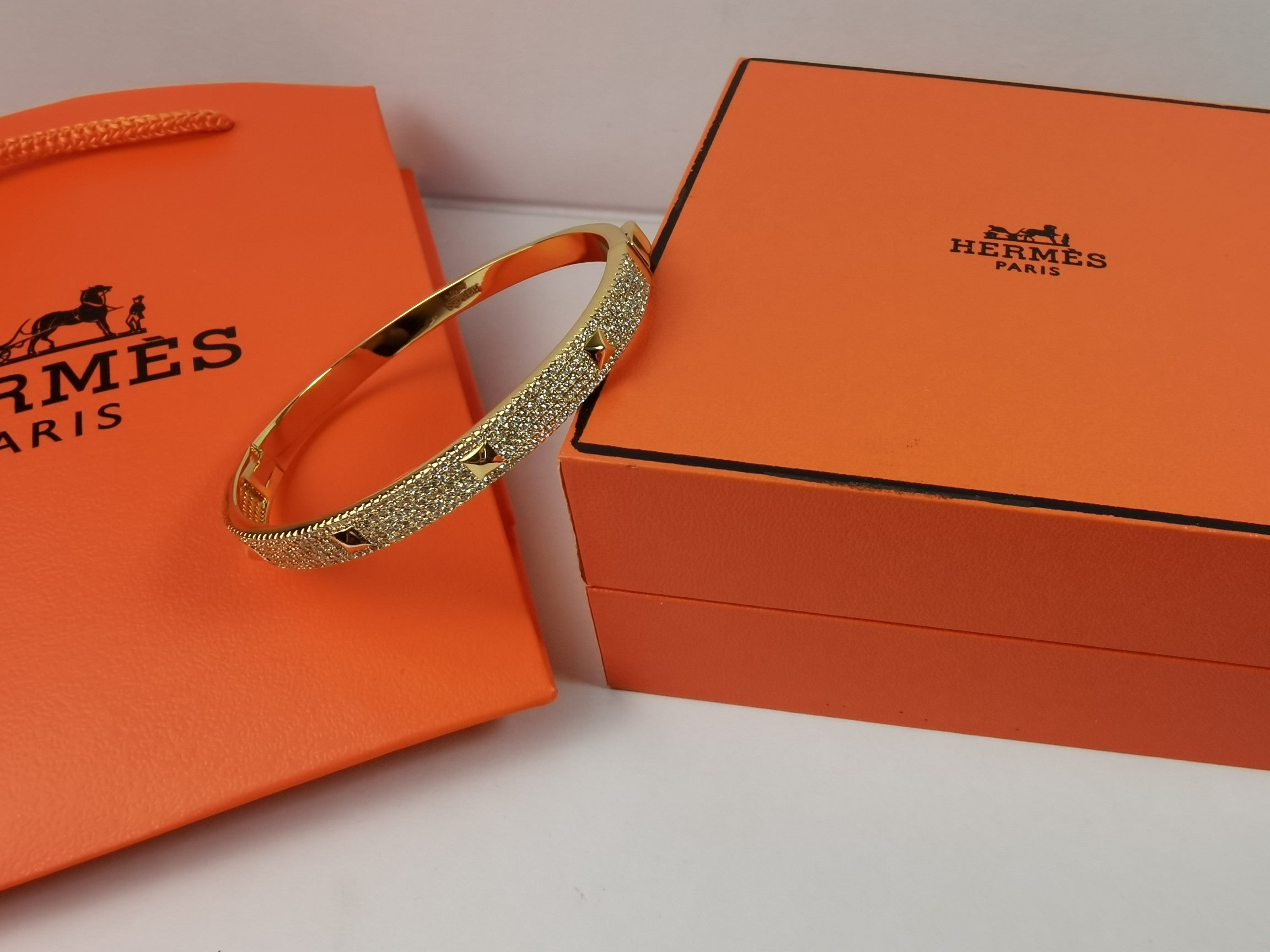 Hermes Collier De Chien Diamond 18K Gold Bracelet
