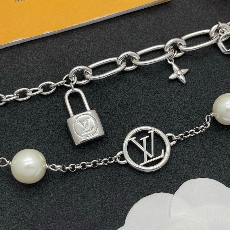 Louis Vuitton Pearl Lock Gold 18K Gold Bracelet