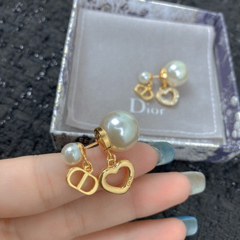 Dior 30 Montaigne Heart 18K Gold Earrings