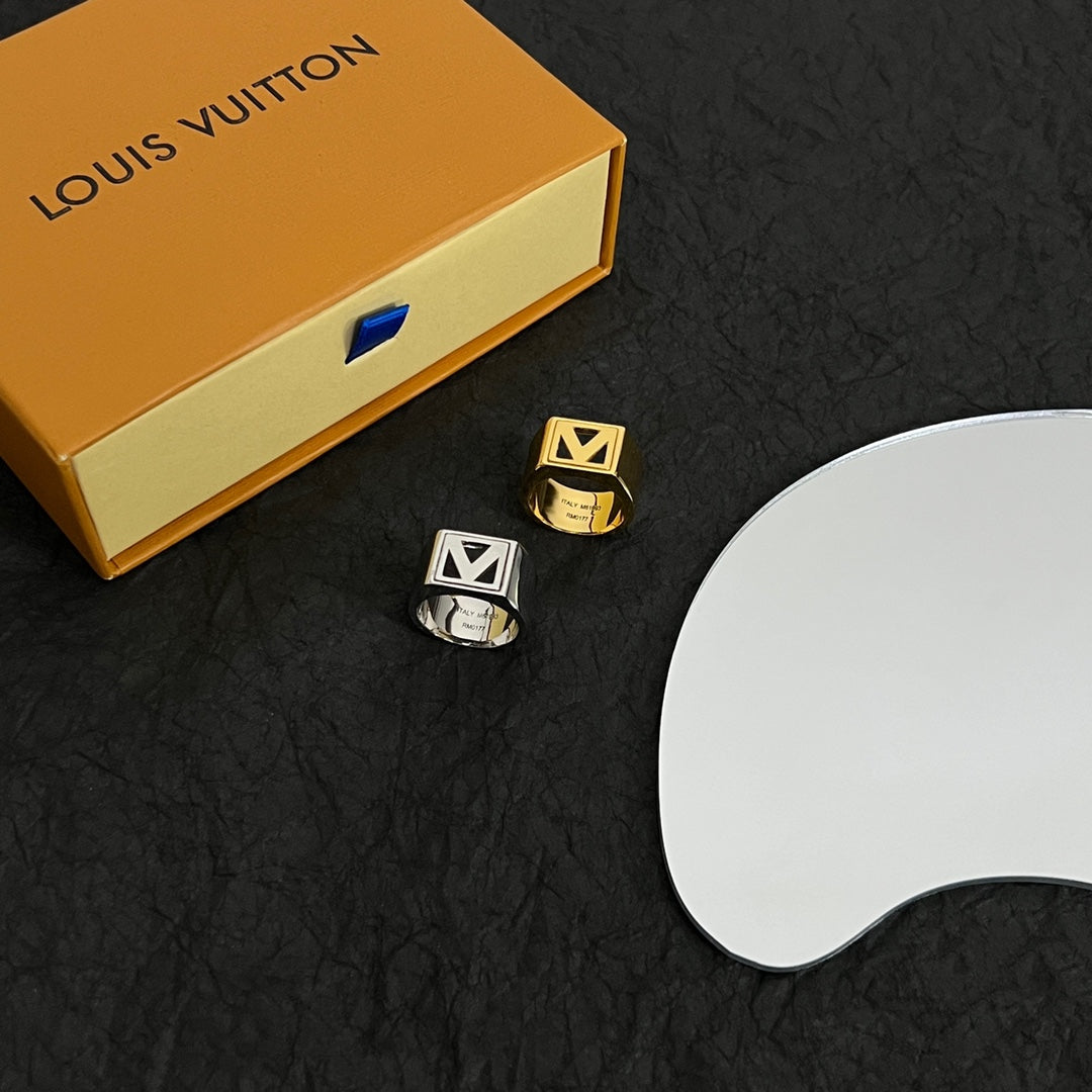 Louis Vuitton Vintage 18K Gold Ring