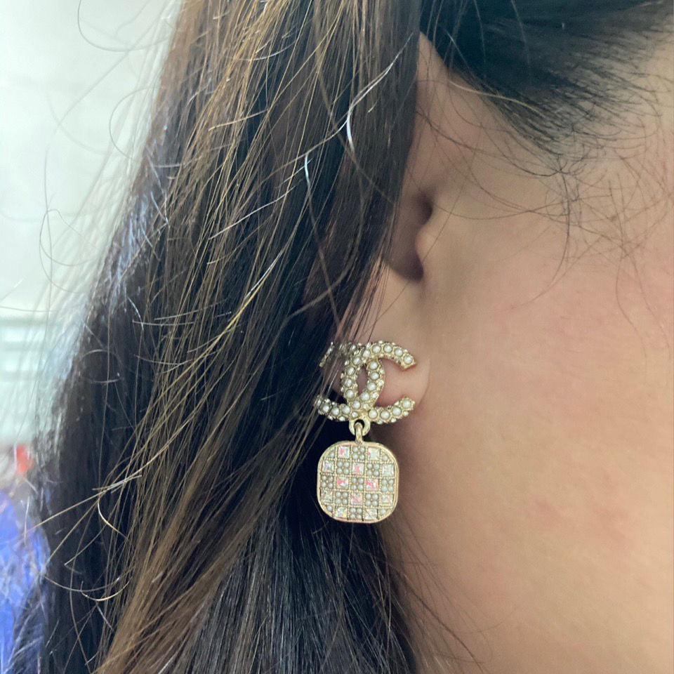 Chanel Diamonds Drop 18K Gold Earrings