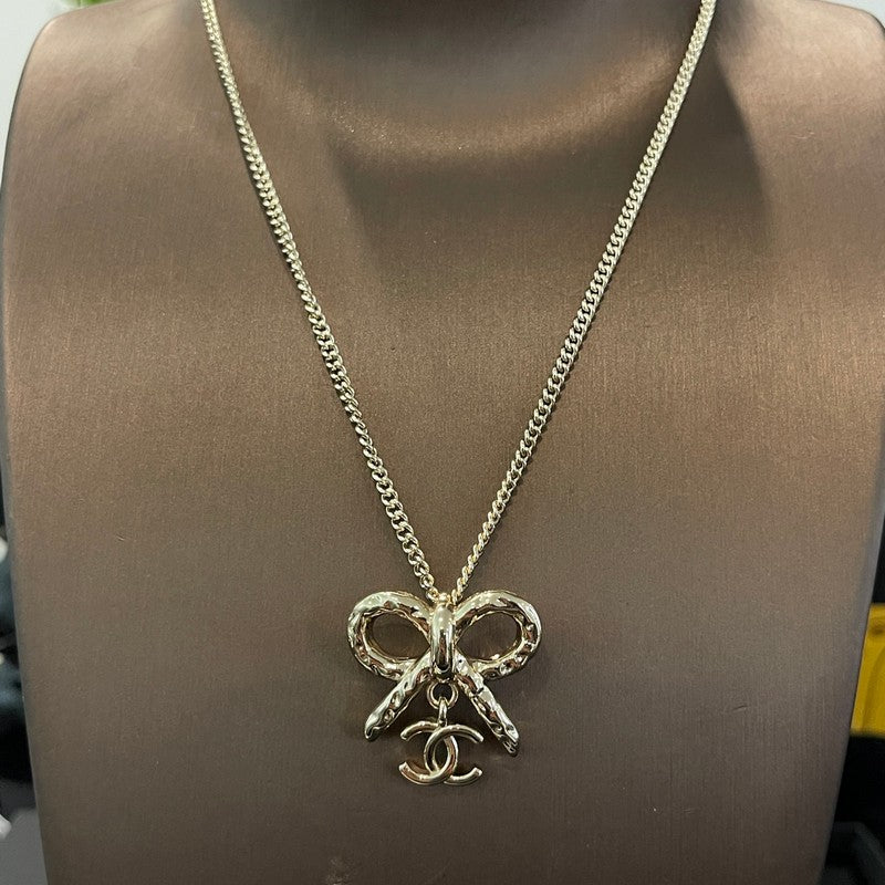Chanel Gold Bow Tie 18K Gold Necklace