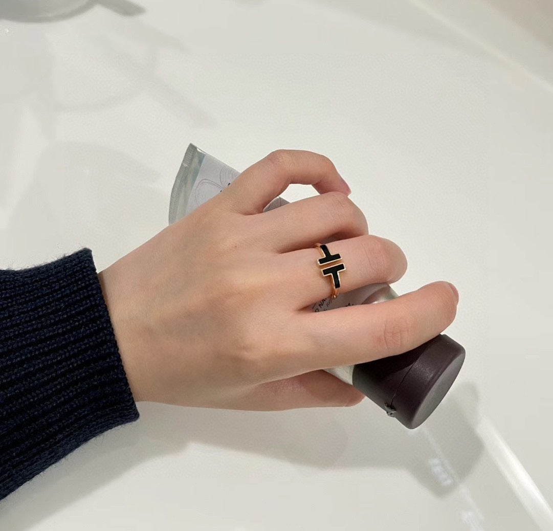 Tiffany Black Onyx Wire 18K Gold Ring