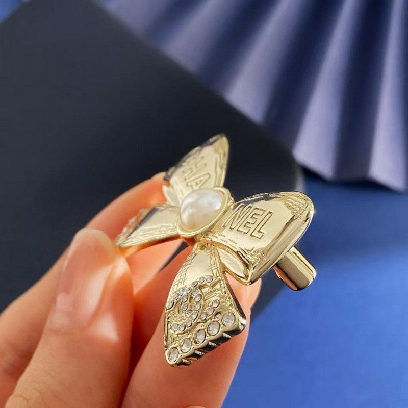 Chanel Bow Tie Gold 18K Gold Brooch