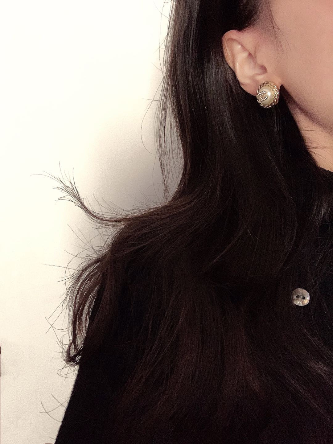 Chanel White Pearl 18K Gold Earrings