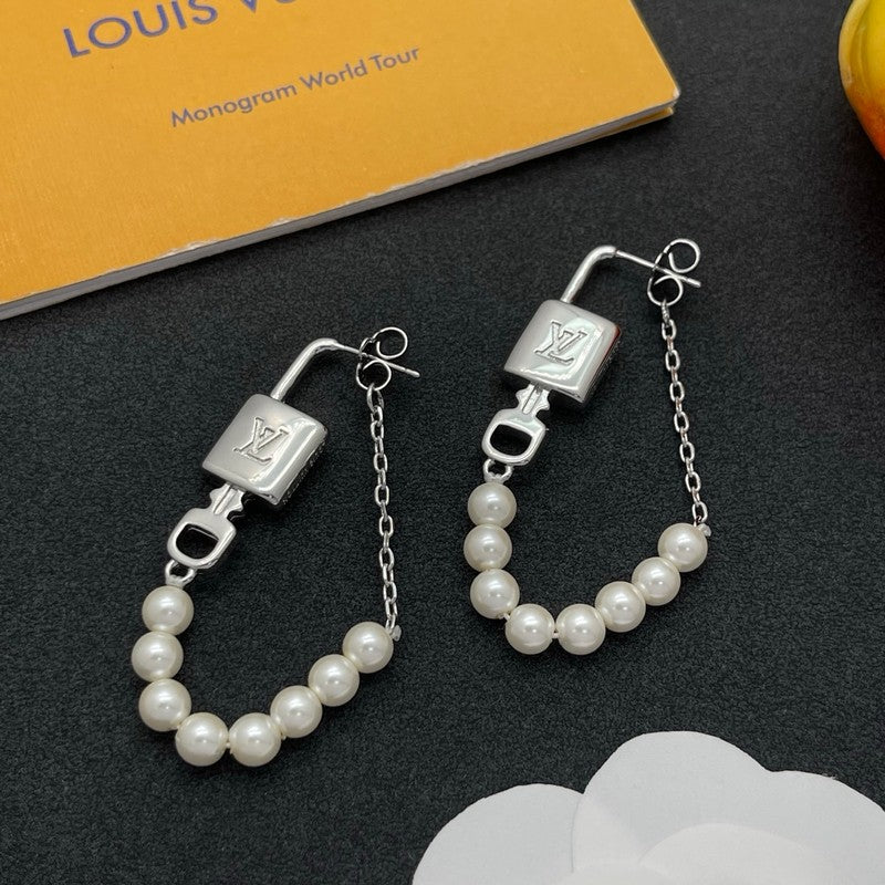 Louis Vuitton Pearl Lock Gold 18K Gold Earrings