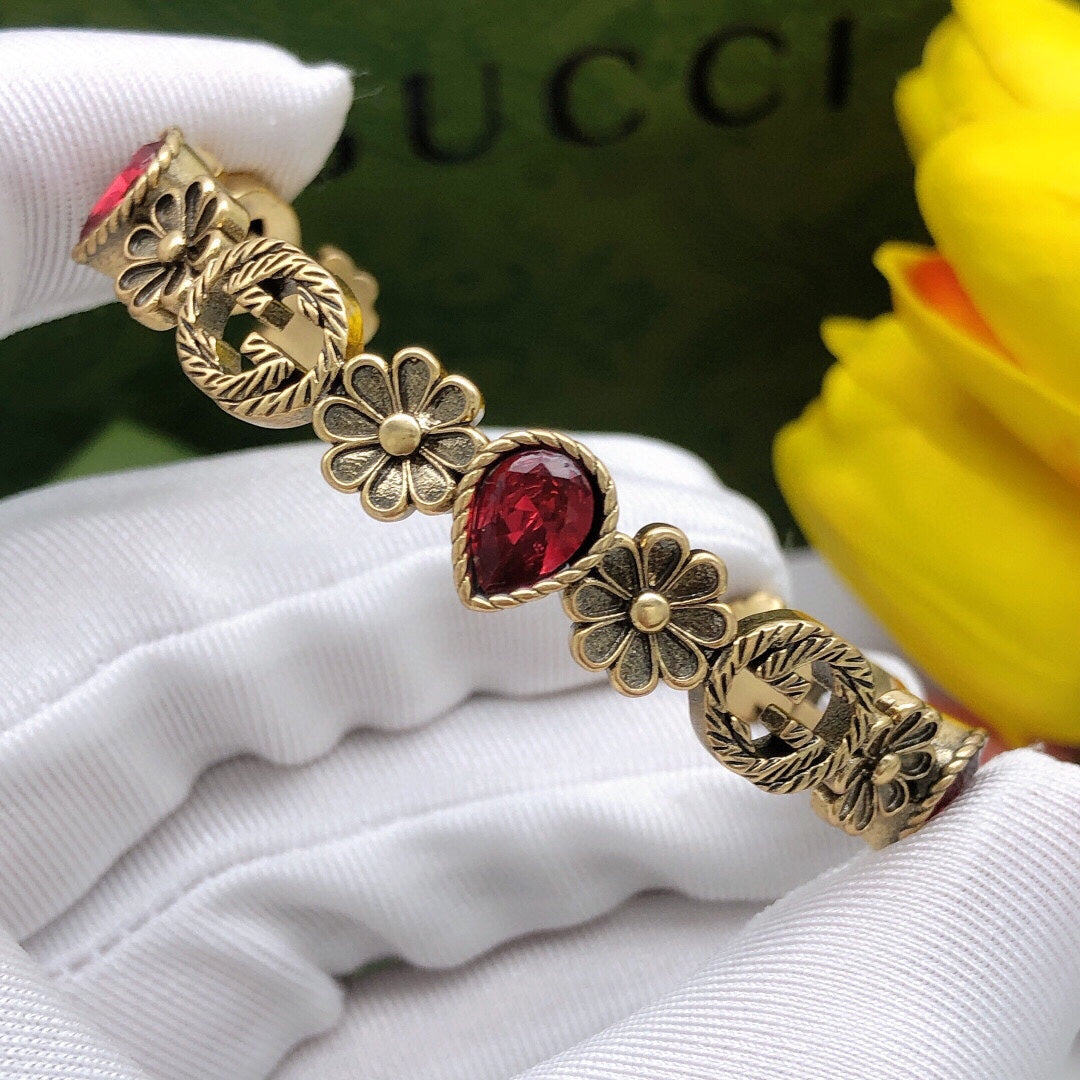 Gucci Double Flowers Red Crystals Open Cuff 18K Gold Bracelet