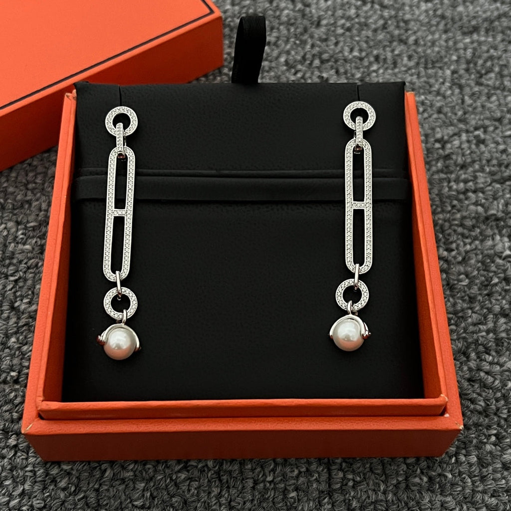 Chandra Diamonds 18K Gold Earrings