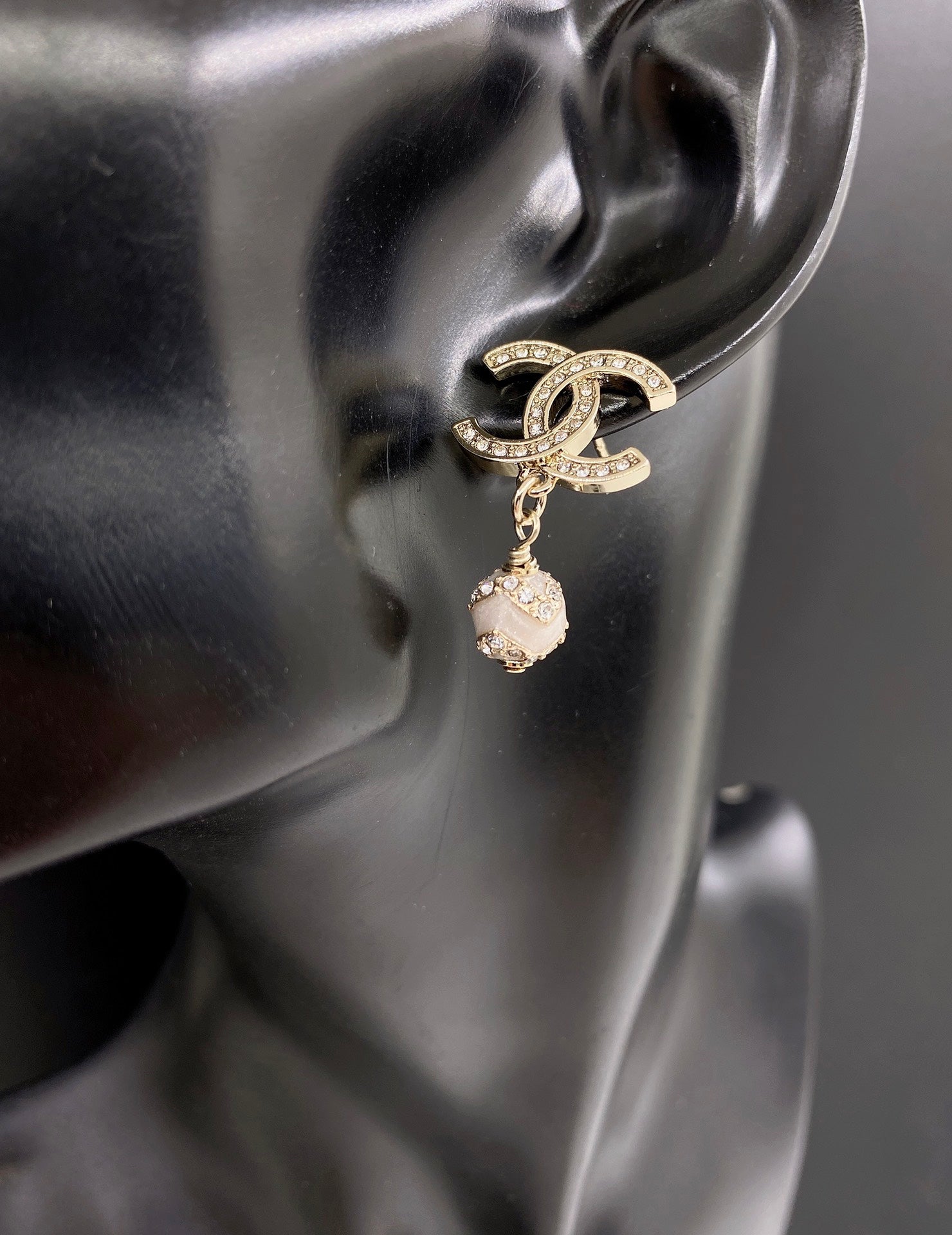 Chanel Pearl Pendant 18K Gold Earrings