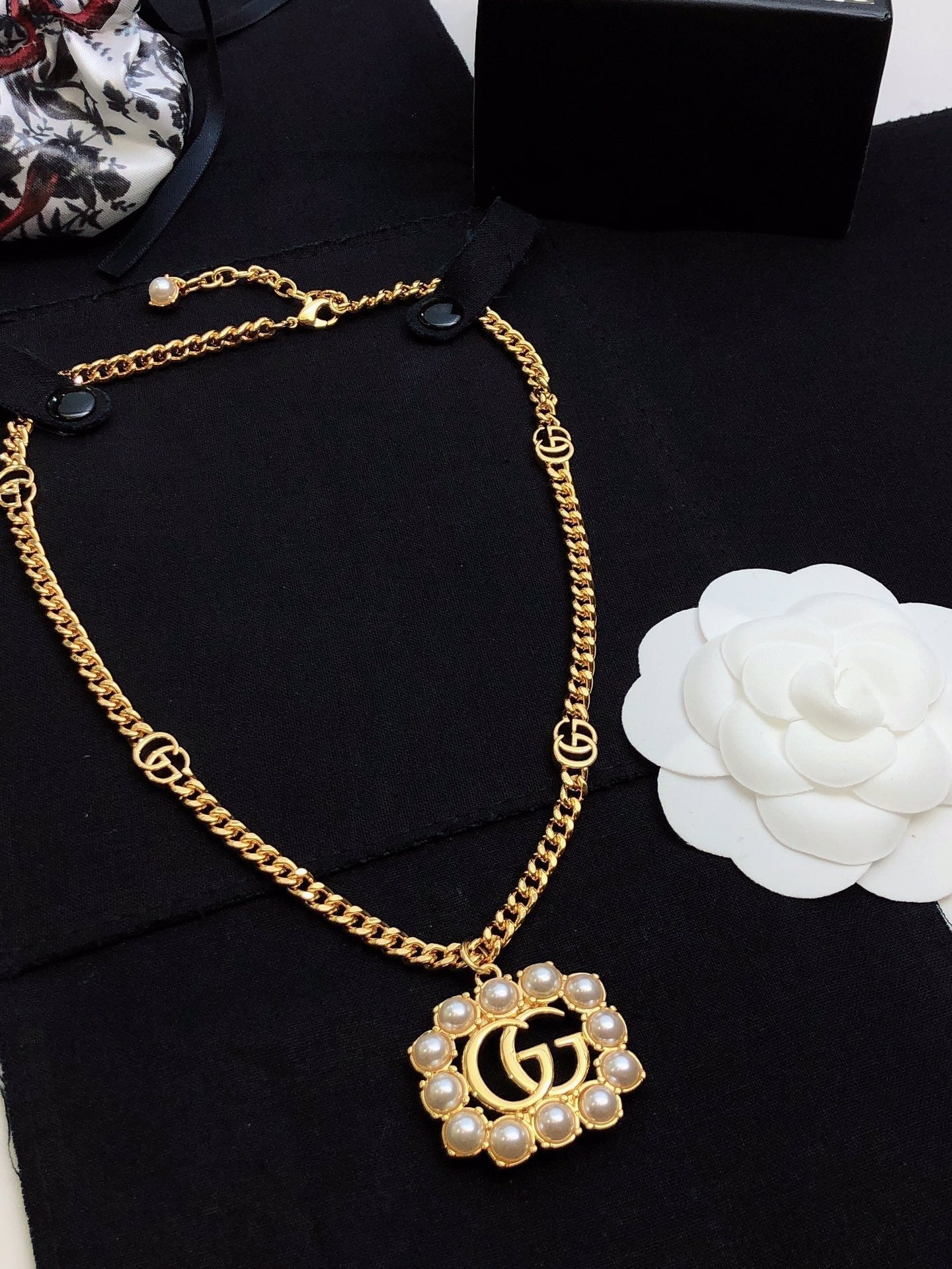 Gucci Double Pearl Double Gucci 18K Gold Necklace