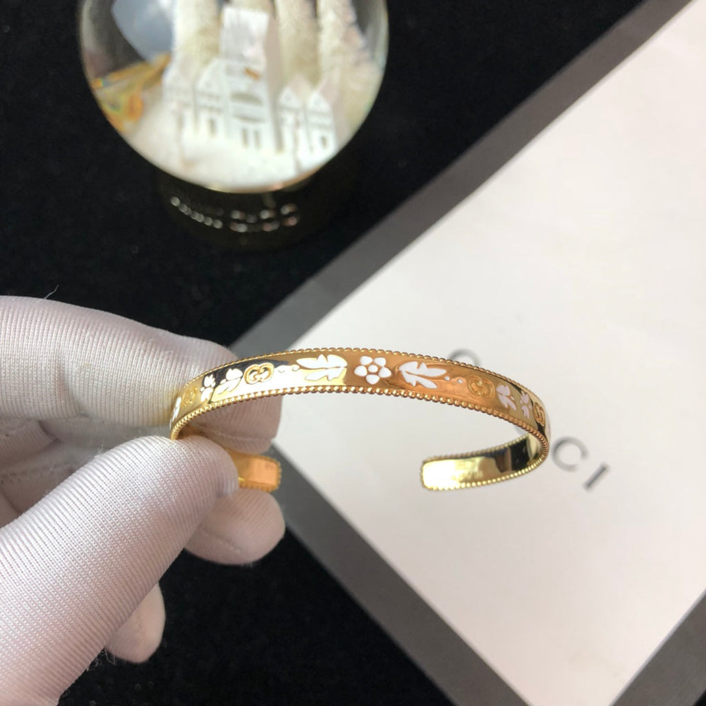 Gucci Double Icon Blossom Enamel Bangle 18K Gold Bracelet