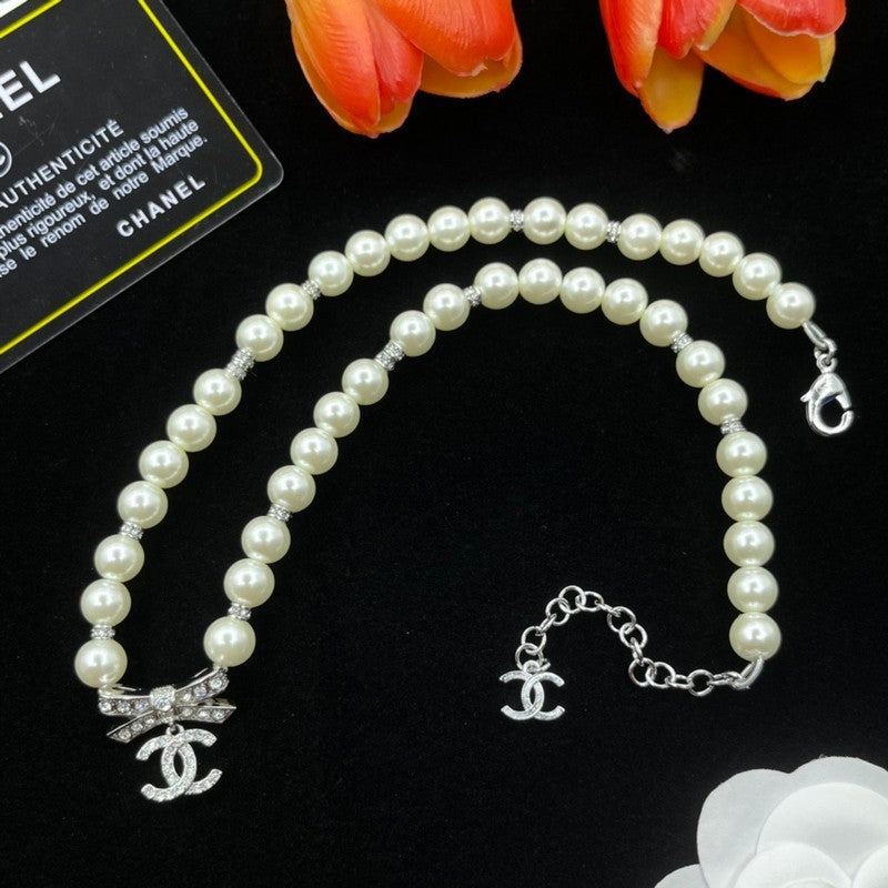 Chanel Bow Tie Pearls 18K Gold Necklace