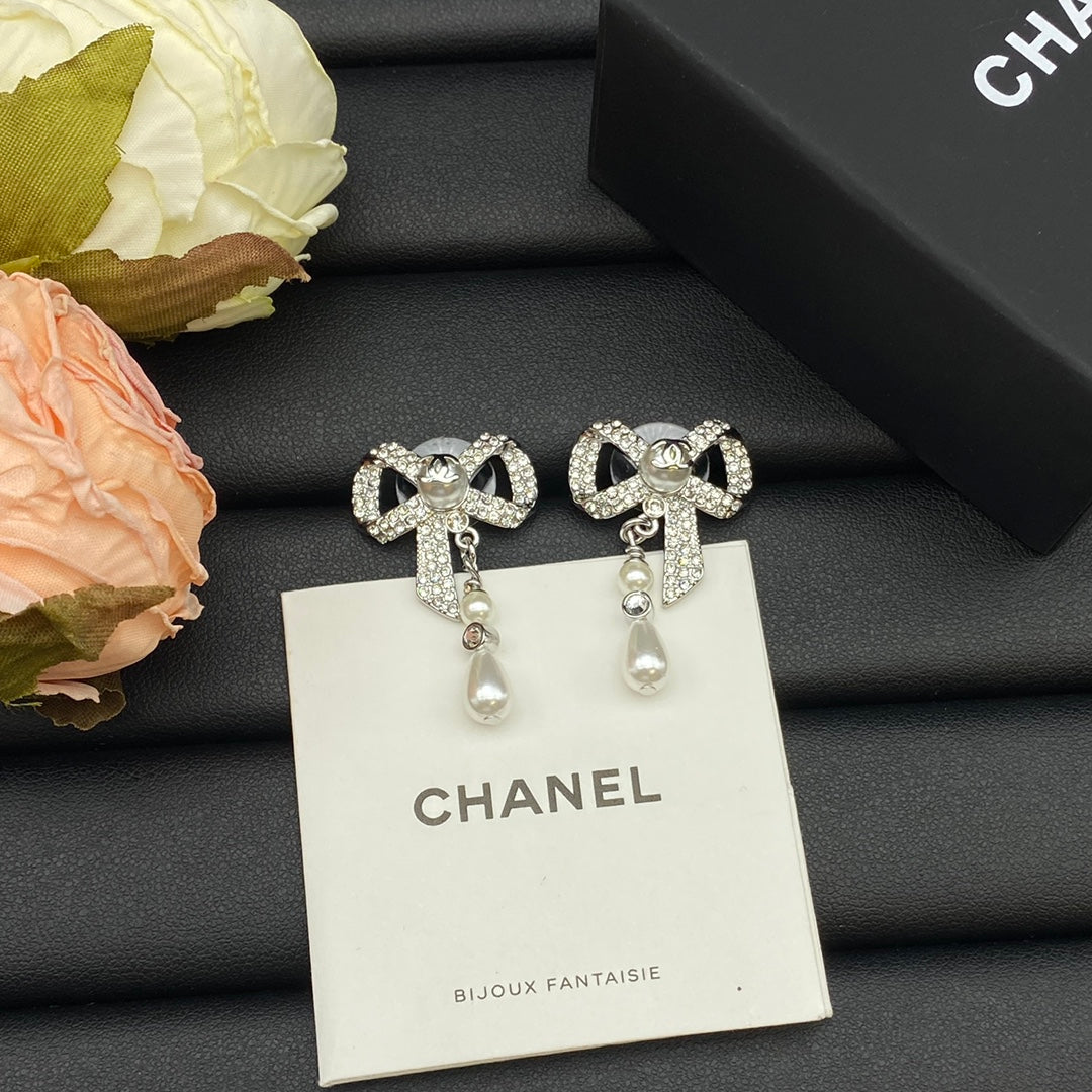 Chanel Butterfly Pearl 18K Gold Earrings