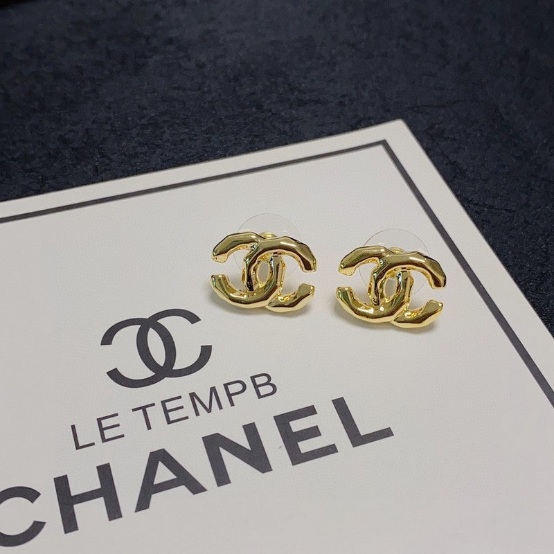 Chanel Gold 18K Gold Earrings
