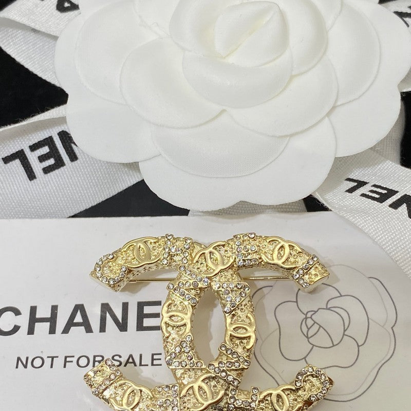Chanel Diamond Gold 18K Gold Brooch