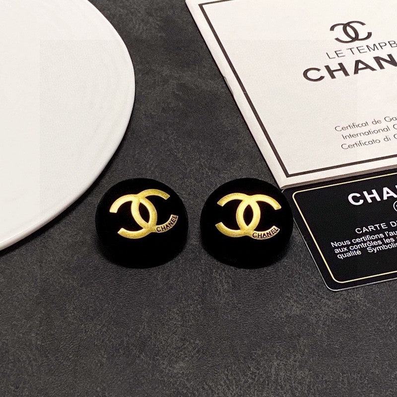 Chanel Black 18K Yellow Gold Earrings