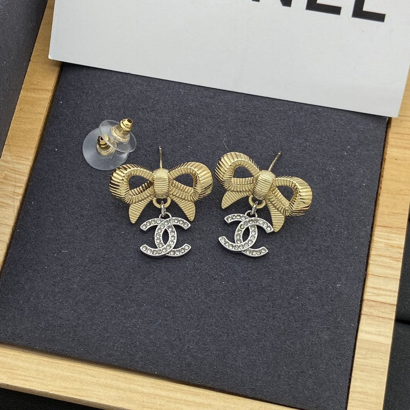 Chanel Bow Tie Gold 18K Gold Earrings
