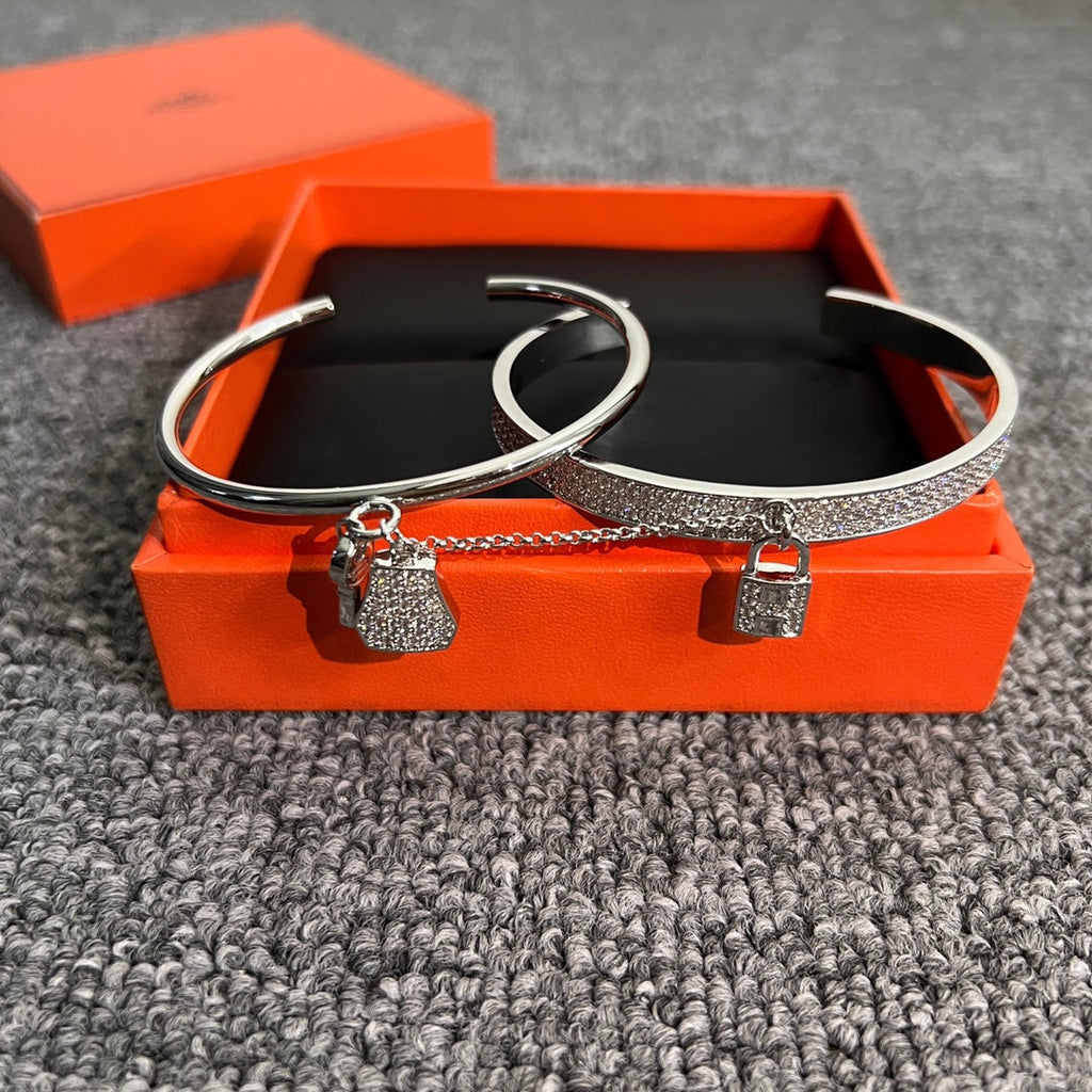Hermes Kelly Clochette Diamonds 18K Gold Bracelet