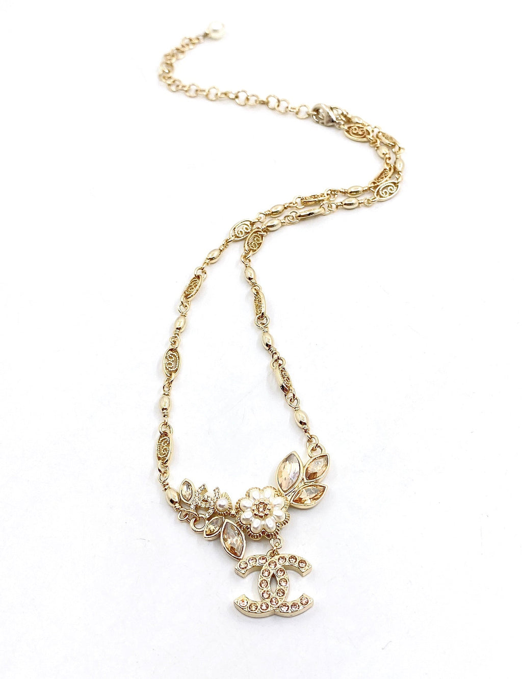 Chanel Flowers Diamonds 18K Gold Necklace