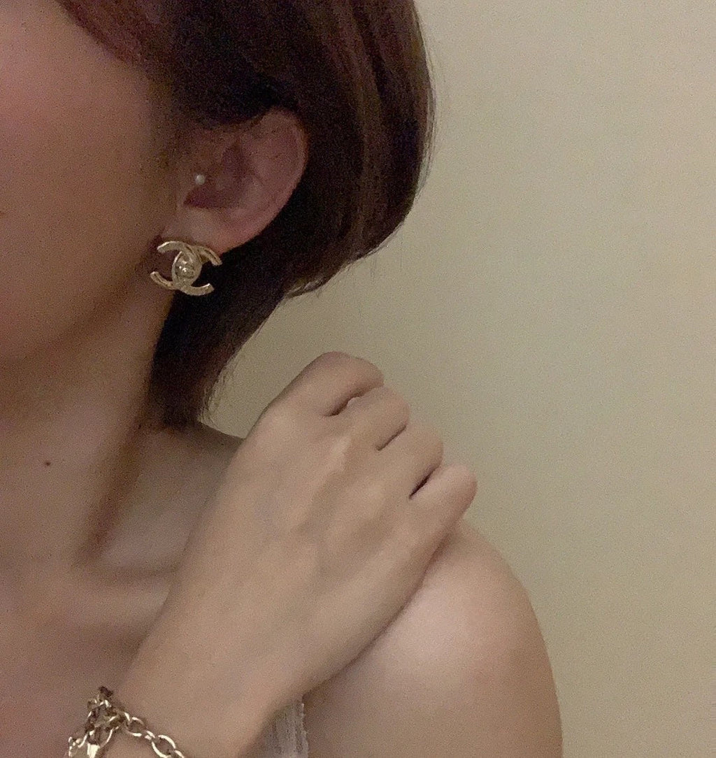Chanel Gold 18K Gold Earrings