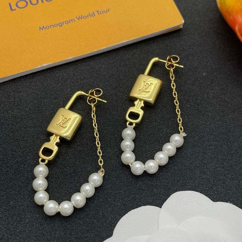 Louis Vuitton Pearl Lock Gold 18K Gold Earrings
