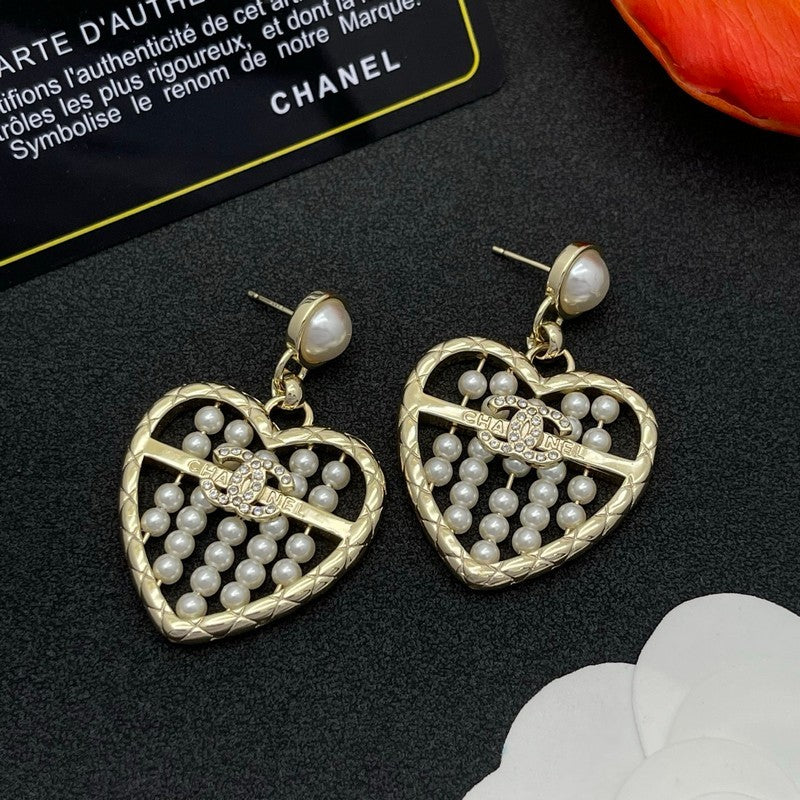 Chanel Gold Heart Pearl 18K Gold Earrings