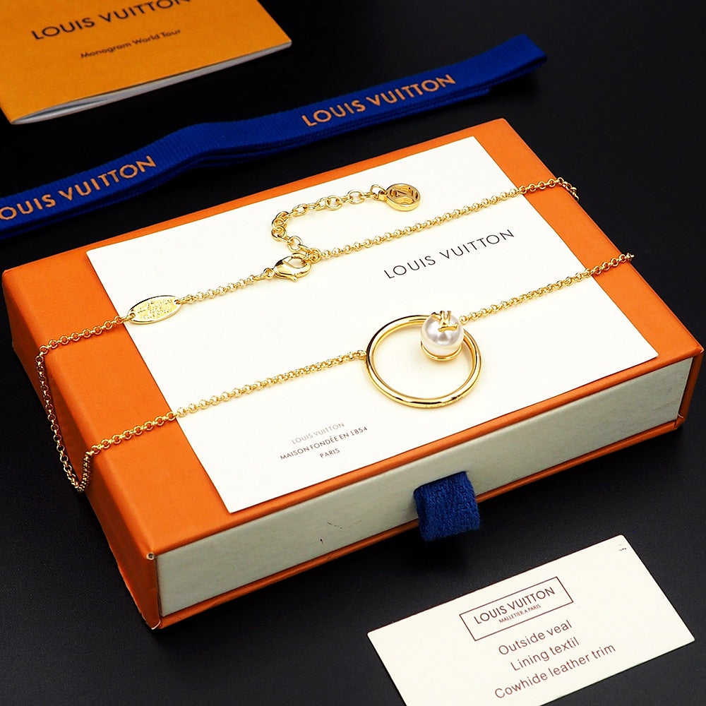 Louis Vuitton Eclipse Pearls 18K Gold Necklace