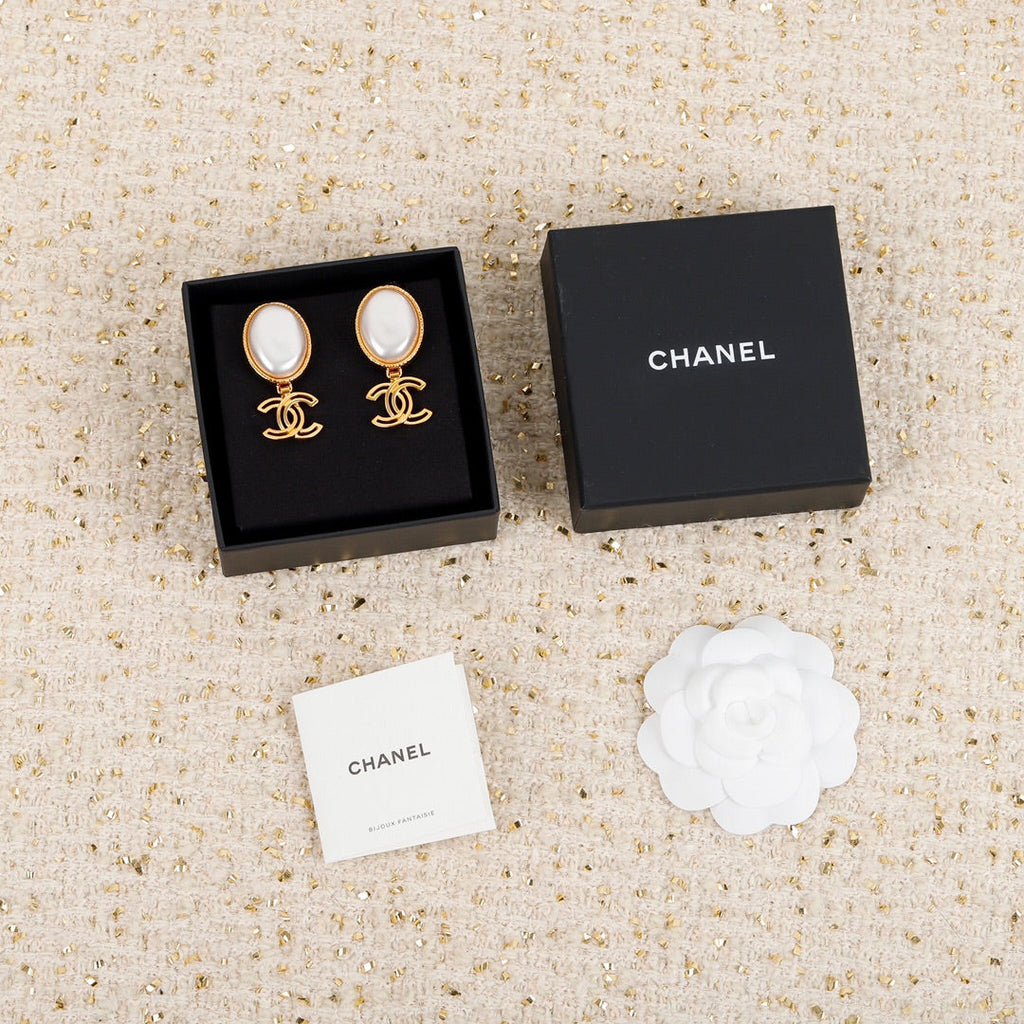 Chanel Big Pearl Pendant 18K Gold Earrings