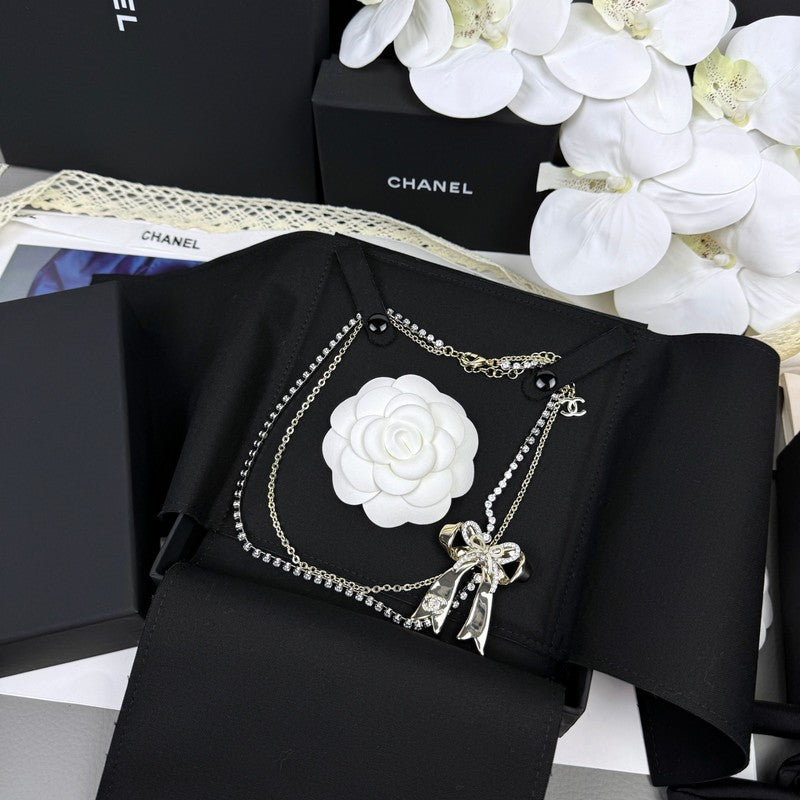 Chanel 25K Bow Tie Diamond Gold 18K Gold Necklace