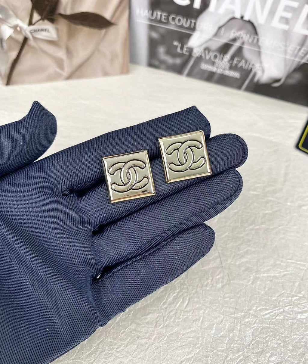 Chanel Smooth Block 18K Gold Earrings