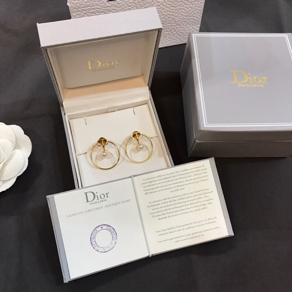 Dior 30 Montaigne Pearl 18K Gold Earrings
