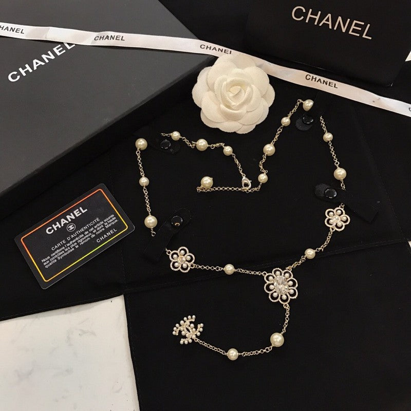 Chanel Flowers Pearl Long 18K Gold Necklace