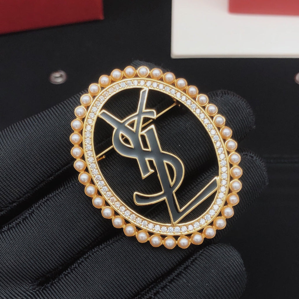 Oval Pearls 18K Gold Brooch