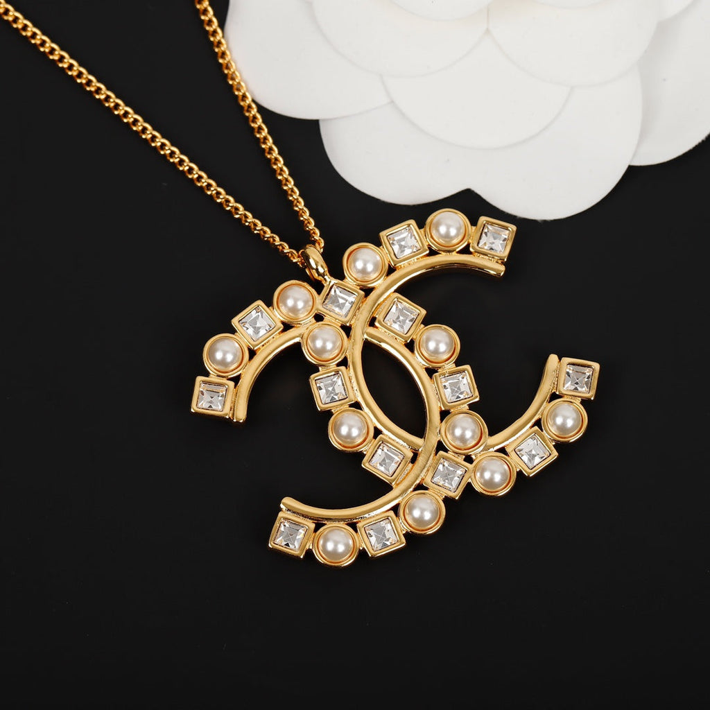 Chanel Vintage 18K Gold Necklace