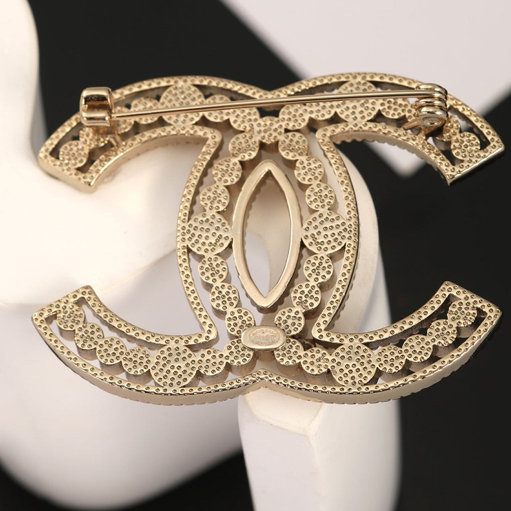 Chanel Pearls 18K Gold Brooch