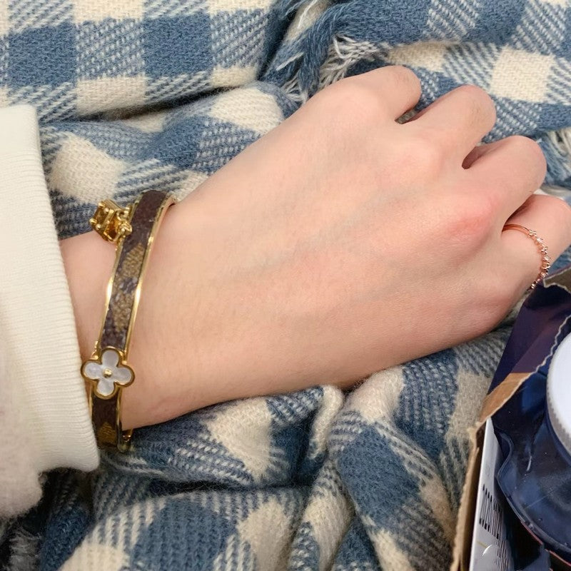 Louis Vuitton Blooming 18K Gold Bracelet