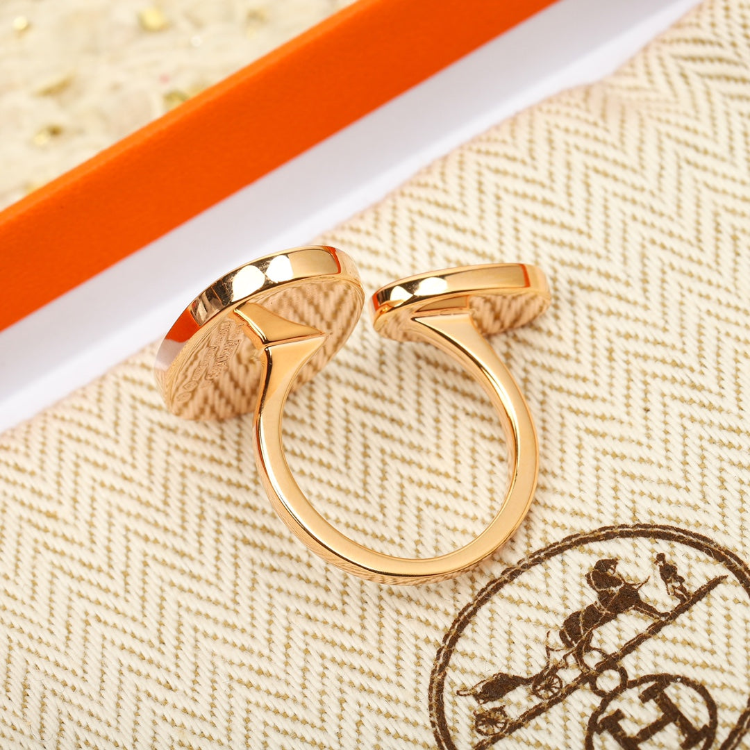 Hermes Chaine D'ancre Verso Large 18K Gold Ring