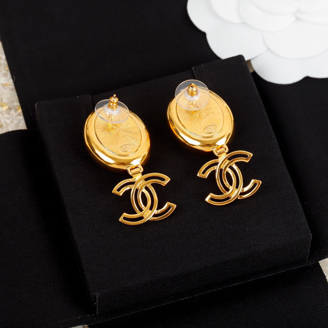 Chanel Big Pearl Pendant 18K Gold Earrings