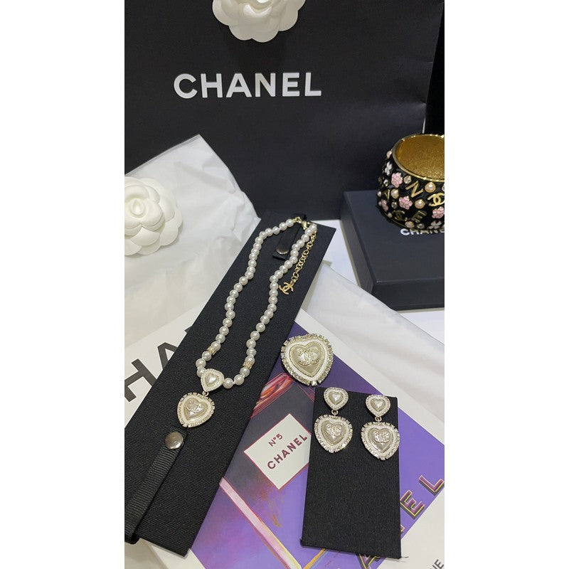 Chanel 24A Pearl 18K Gold Necklace
