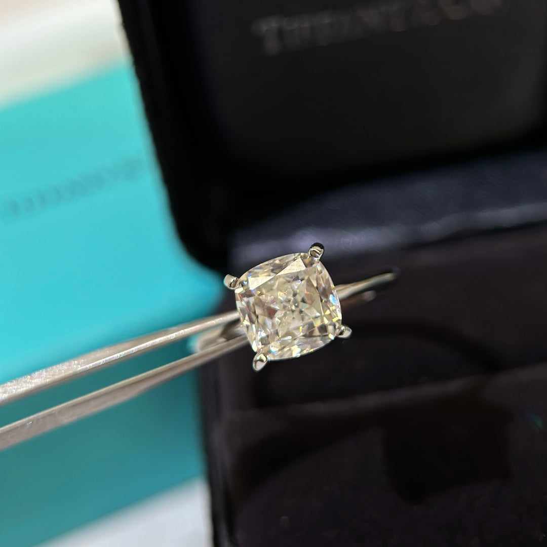 Tiffany True Engagement 18K Gold Ring