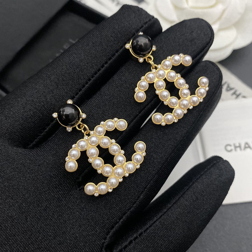 Chanel Pearl Pendant 18K Gold Earrings