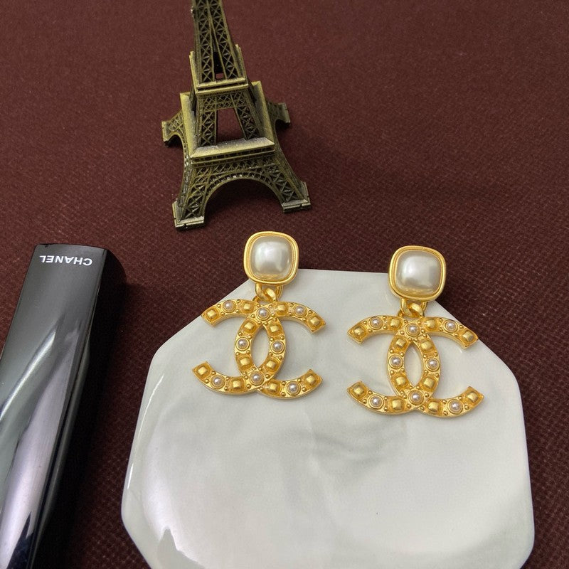 Chanel Pearl 18K Yellow Gold Earrings