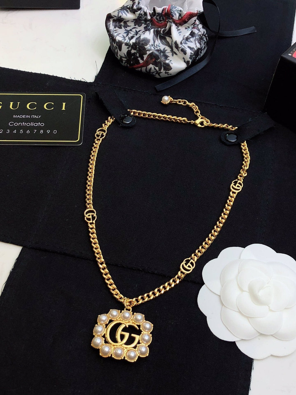 Gucci Double Pearl Double Gucci 18K Gold Necklace