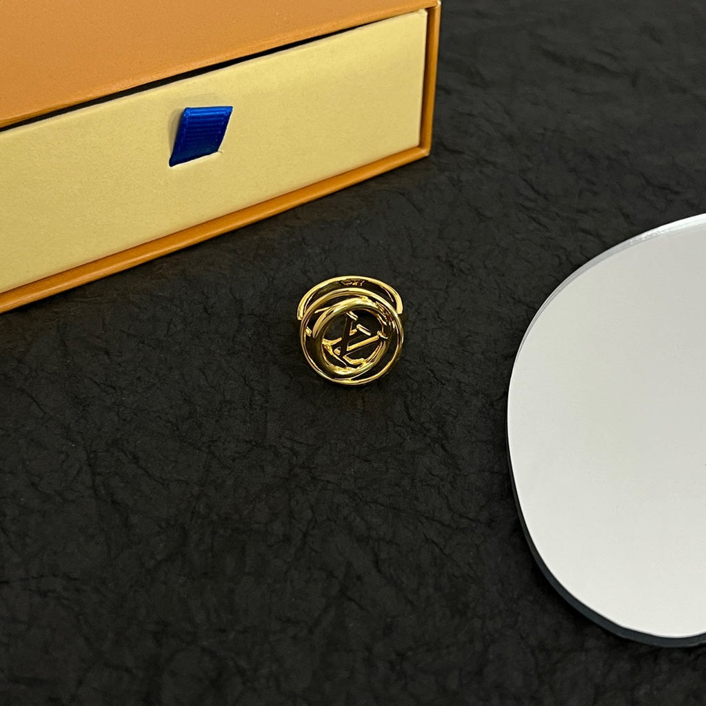 Louis Vuitton Stellar 18K Gold Ring