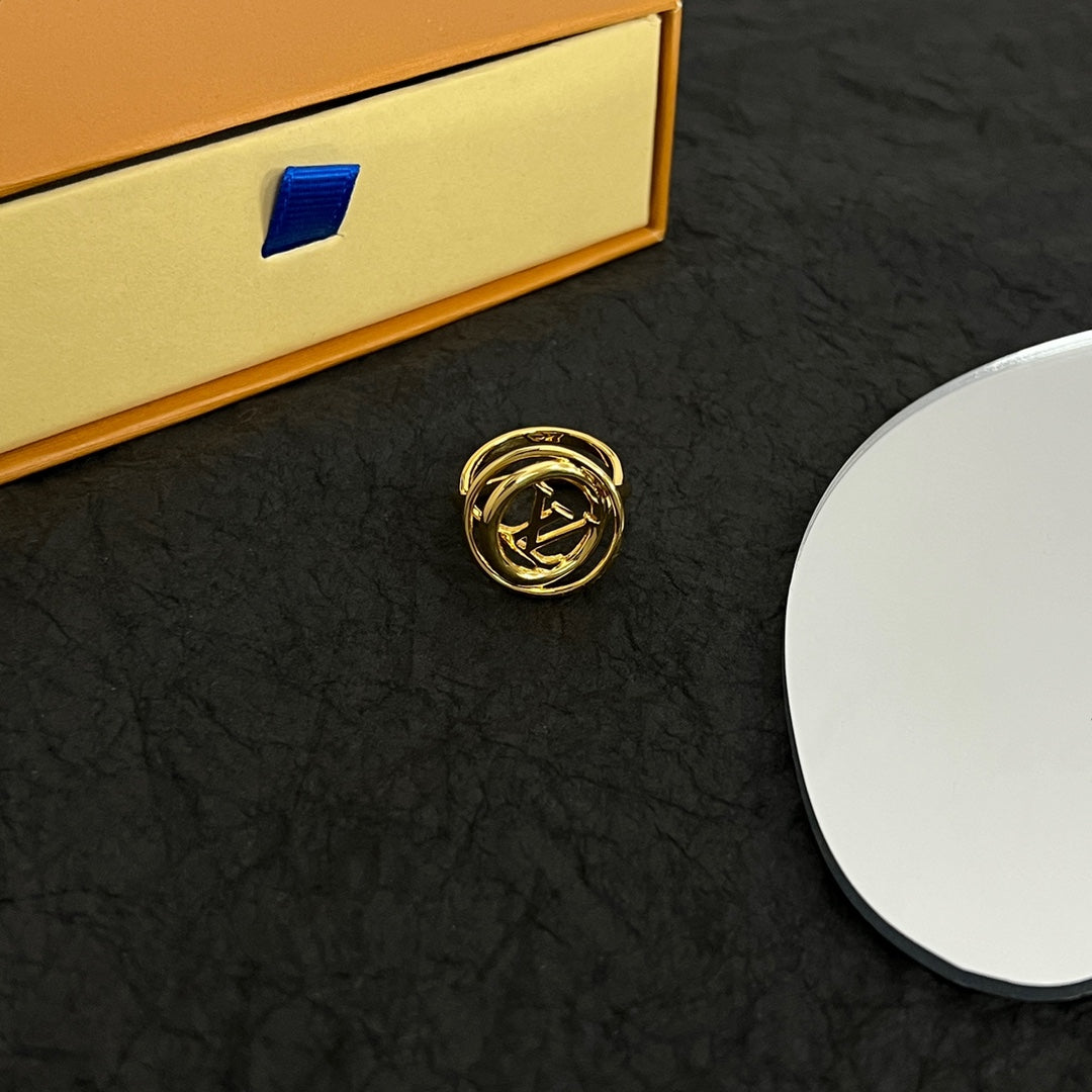 Louis Vuitton Stellar 18K Gold Ring