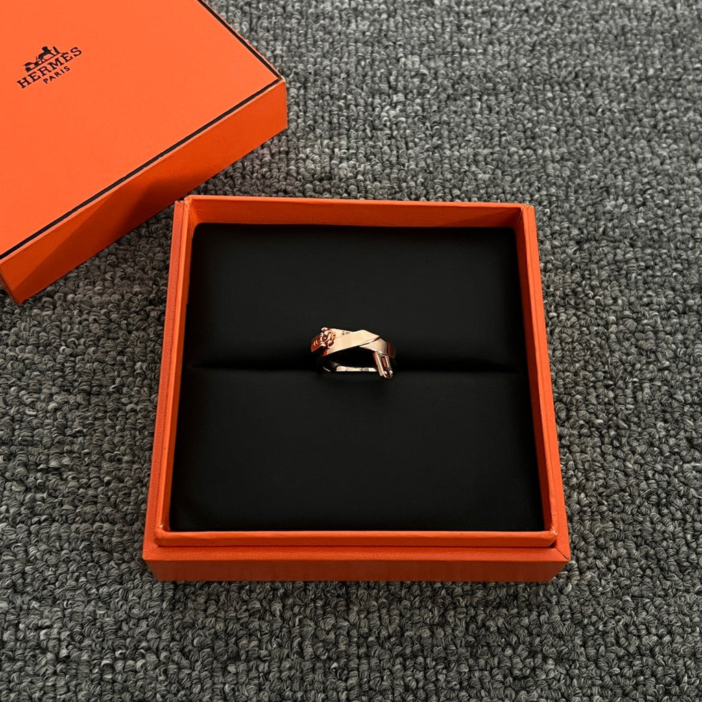 Hermes Kelly Gavroche 18K Gold Ring