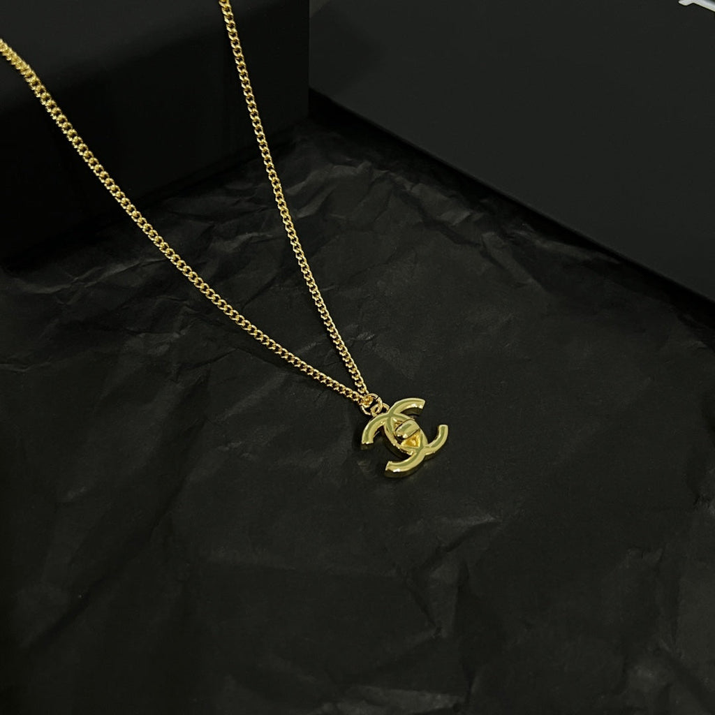 Chanel Vintage 18K Gold Necklace