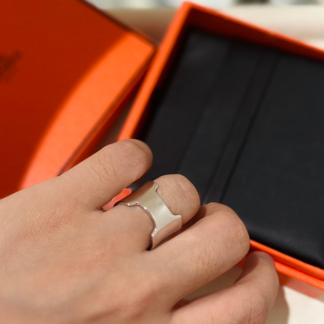Hermes Amazone Large 18K Gold Ring